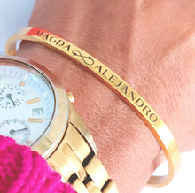 Load image into Gallery viewer, Brazalete Unisex personalizable en acero  chapado en oro 18 k.
