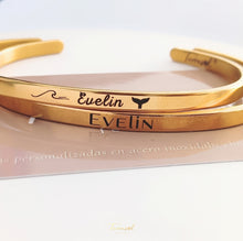 Load image into Gallery viewer, Brazalete Unisex personalizable en acero  chapado en oro 18 k.
