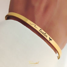 Load image into Gallery viewer, Brazalete Unisex personalizable en acero  chapado en oro 18 k.
